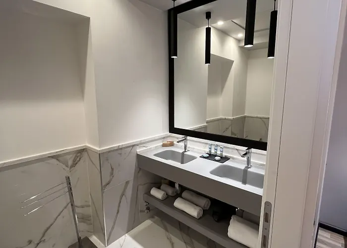 Flaneur Corso بيت ضيافة 4*